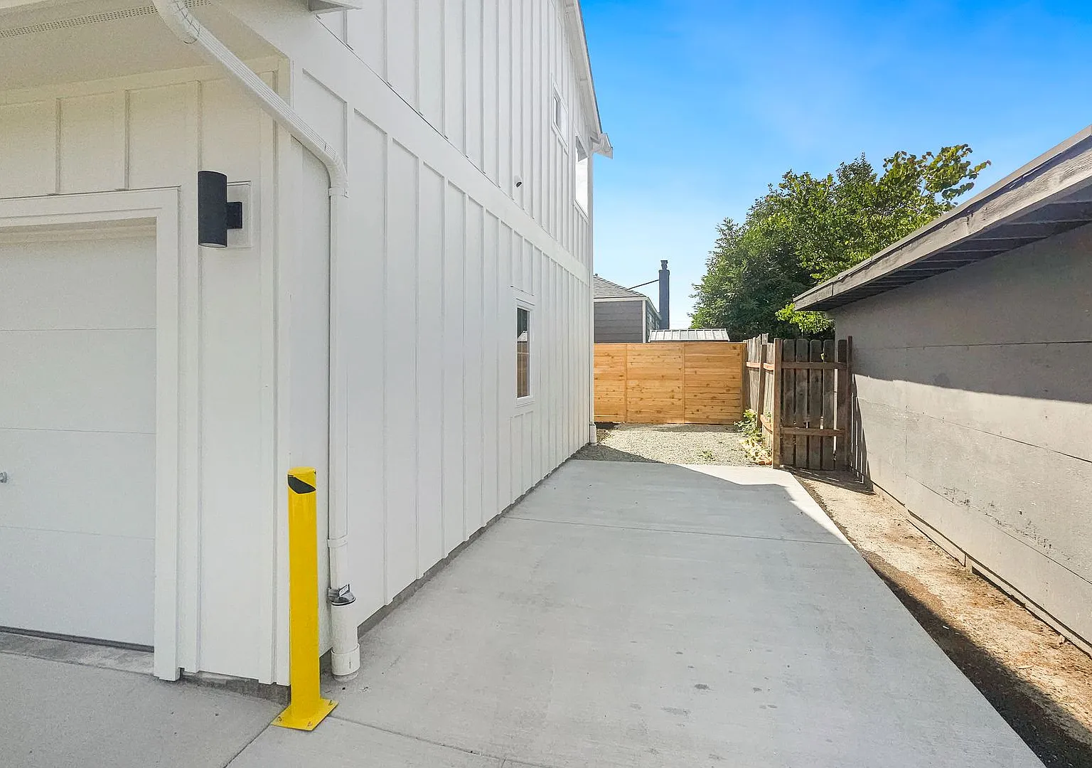 Modern North Beacon Hill Home with Updated Finishes and Great Amenities — Photo 2