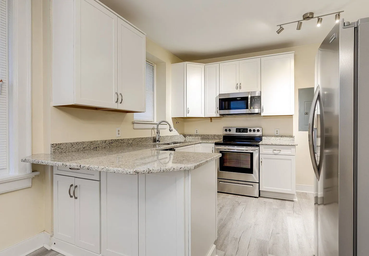 3 bed, 2.0 bath, 1850 sqft, $2,999 — Photo 1