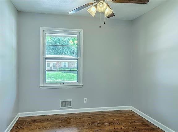 4th image of 9812 E 52nd St