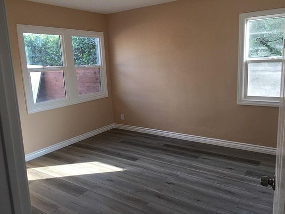 4th image of 264 1/2 S Avenue 55