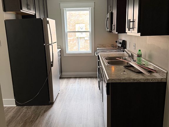 2nd image of 525 Baker Ct #2