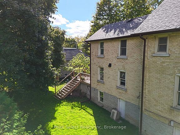 4th image of 382 Queen St E