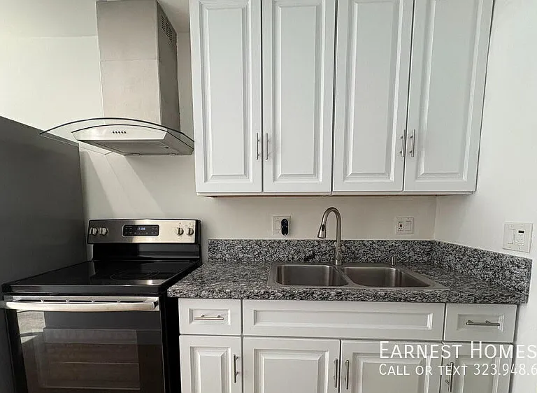 15242 Morrison St — Photo 28