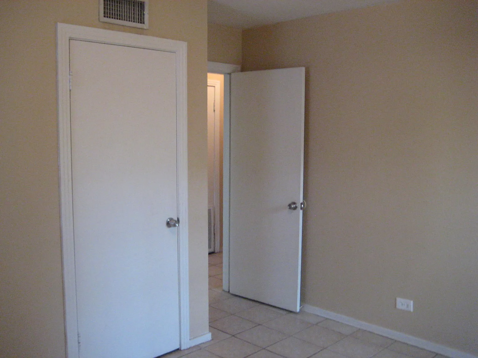 3 bed, 1100 sqft, $1,450 — Photo 3