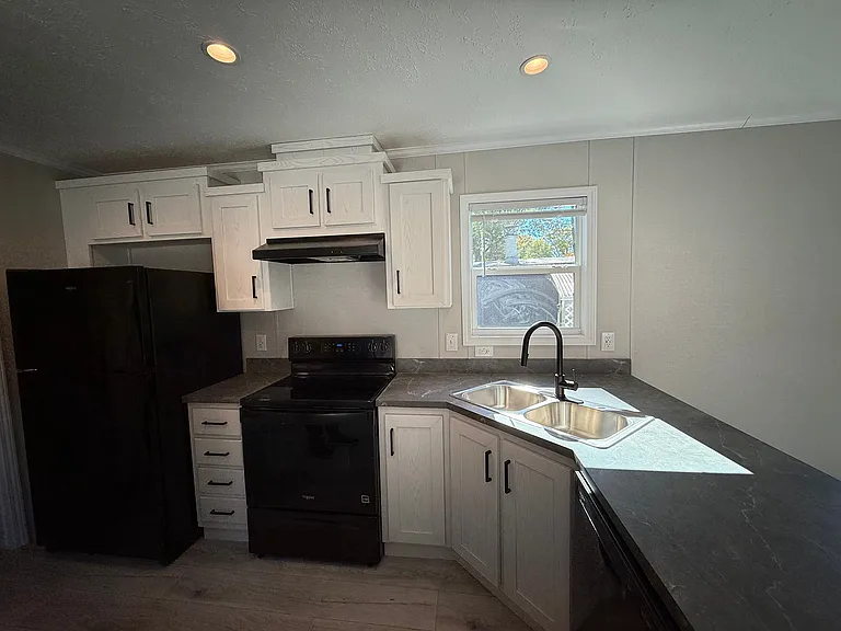 Colonial Oaks — Photo 21