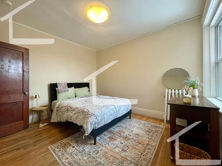 13 Euston St #3 — Photo 15