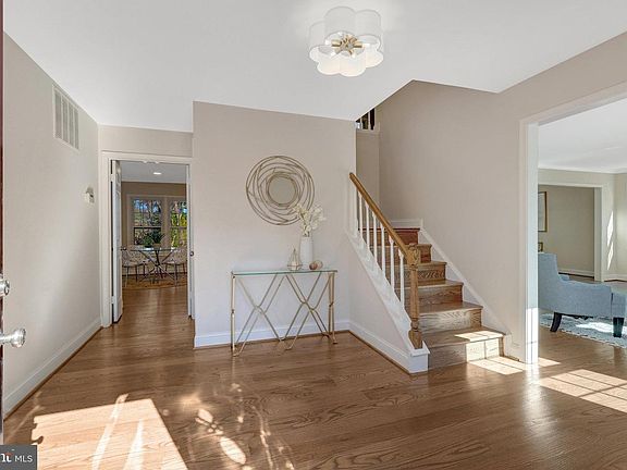 2nd image of 7820 Antiopi St