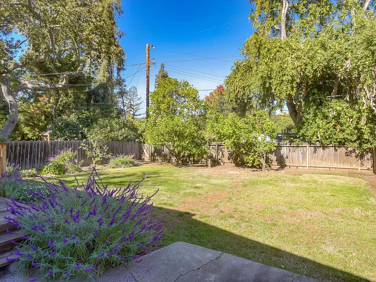 415 Bay Rd — Photo 34