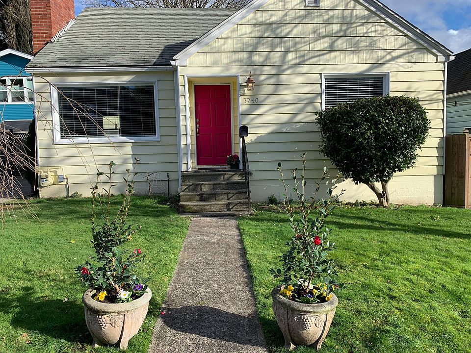 Fully renovated 1948 classic Green Lake "Cape Cod" home