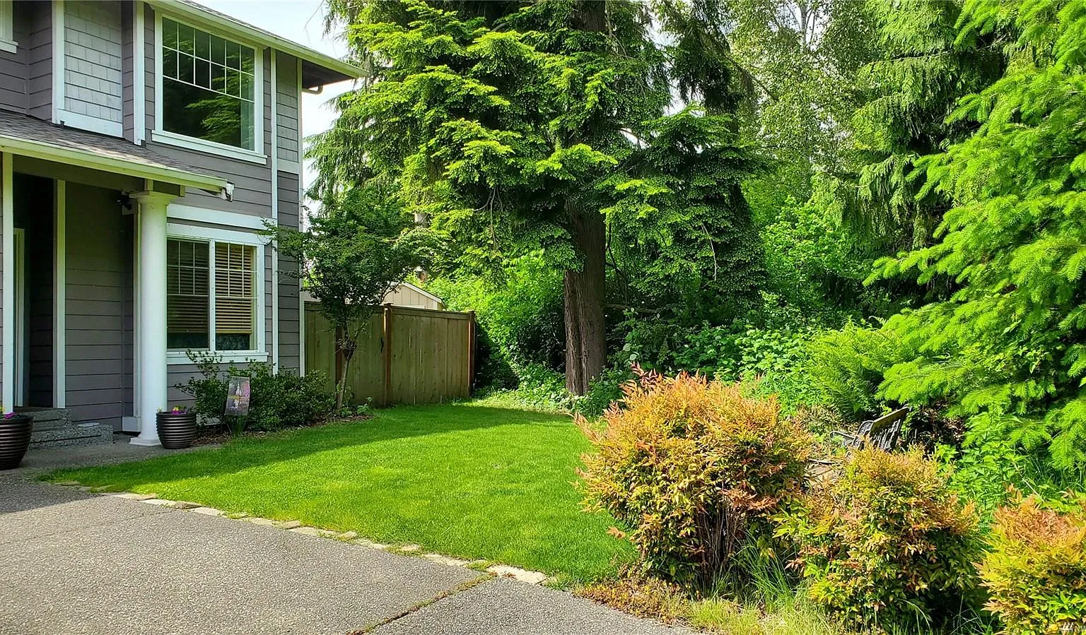 3 bed, 2.5 bath, 1855 sqft, $3,200 — Photo 2