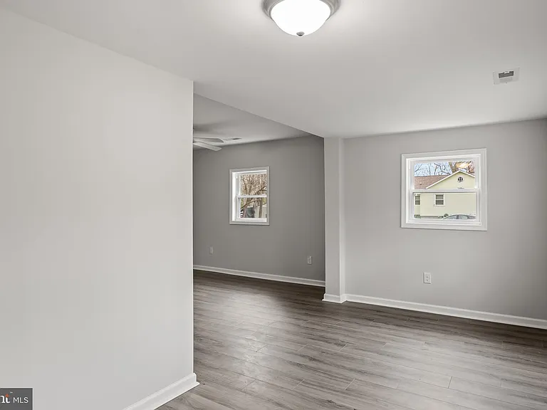 467 W Atlantic Ave — Photo 2