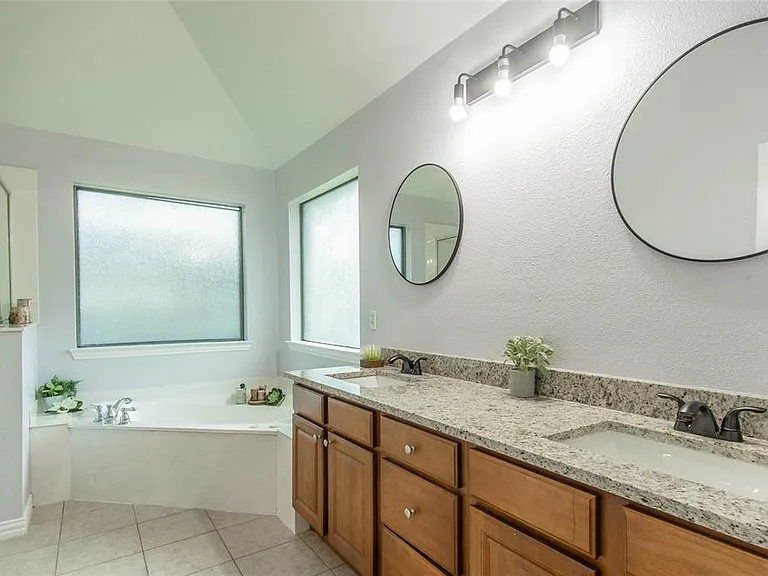 1913 Fountain Spray Dr — Photo 14
