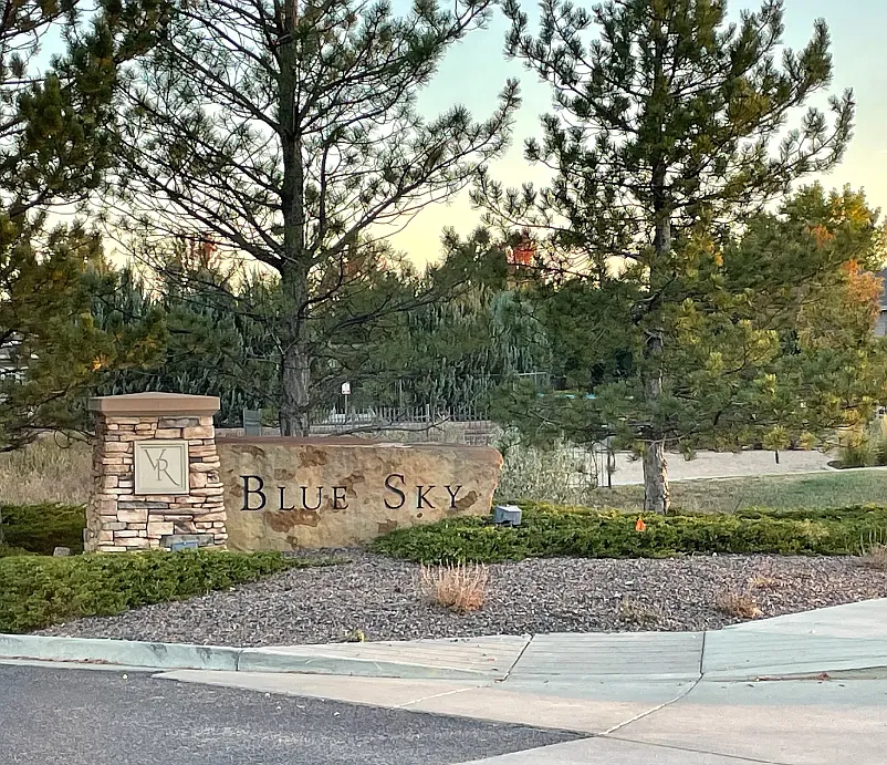 2800 Blue sky Circle - 1 — Photo 1