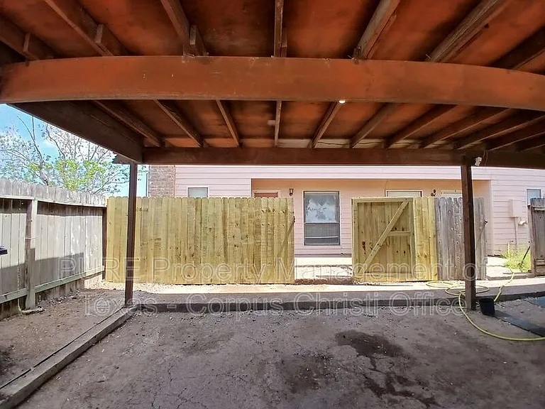 5001 Middlecoff Rd #1A — Photo 37