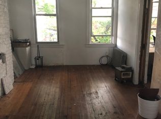 1050 Wyckoff Ave, Flushing, NY 11385