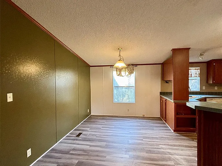 111 Lakeside Woods Dr — Photo 6