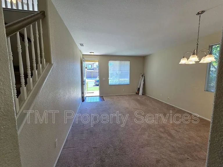 1717 Providence Way — Photo 8