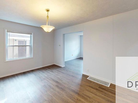 3rd image of 1139 S Grand Ave