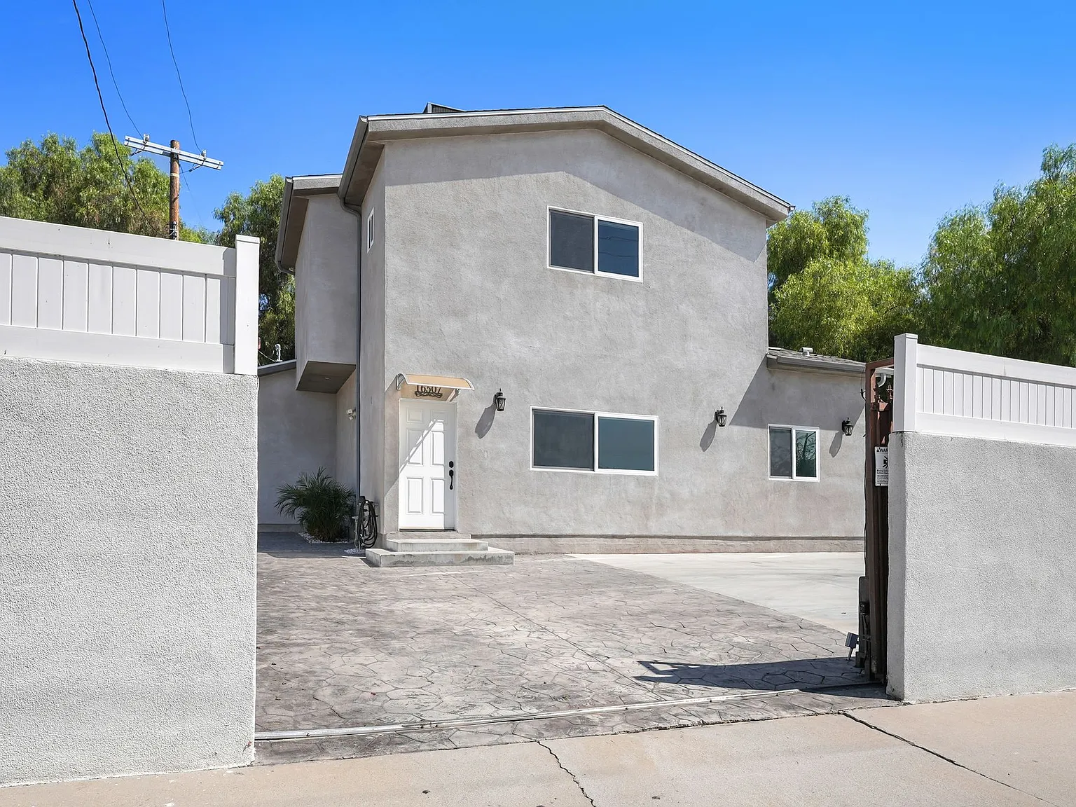2 bed, 2.5 bath, 1200 sqft, $3,500 — Photo 2