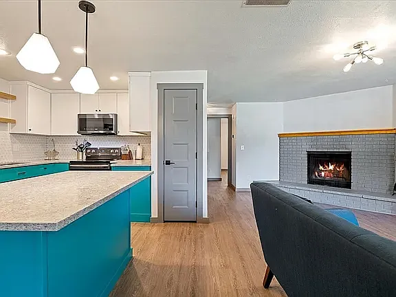 2034 S Division Ave — Photo 13