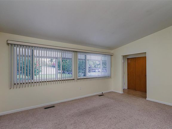 4th image of 1485 Golden Gate Dr