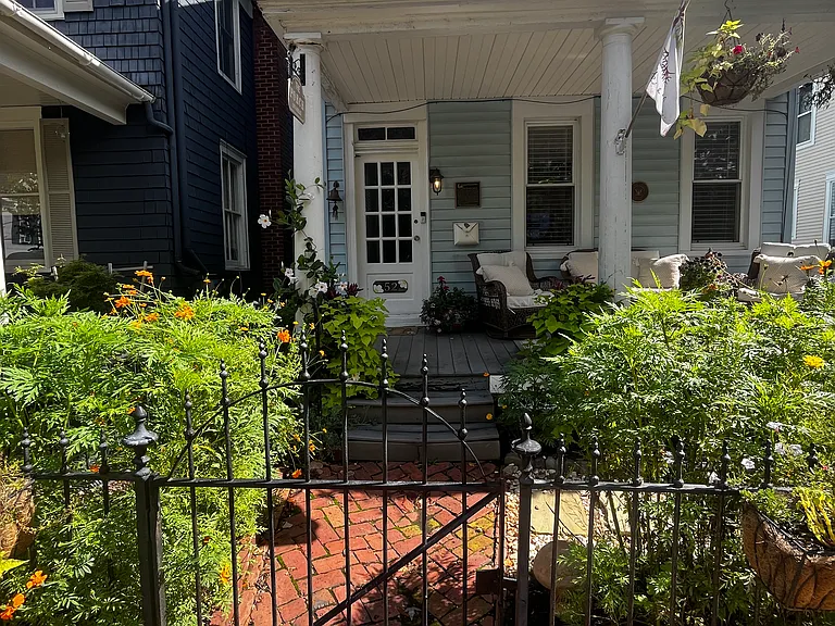 52 Madison Pl #B — Photo 1