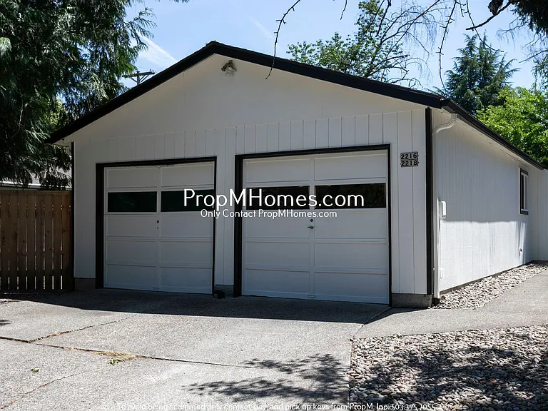 2216 SE Tacoma St — Photo 21
