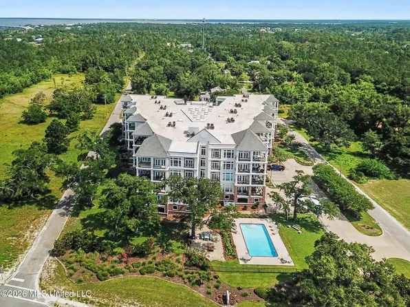 1100 W Beach Blvd APT 207, Pass Christian, MS 39571