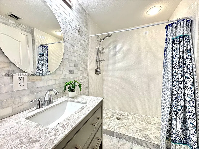 500 NE 29th St #601 — Photo 20