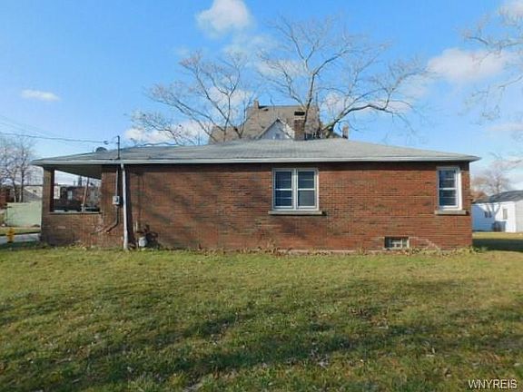 4th image of 2422 Mackenna Ave