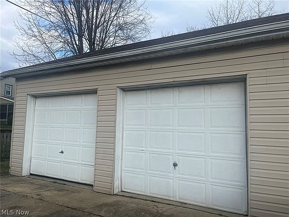 4th image of 1015 Eppley Ave