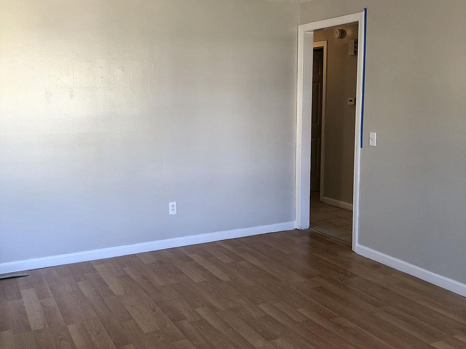 2nd image of 19 Allen St