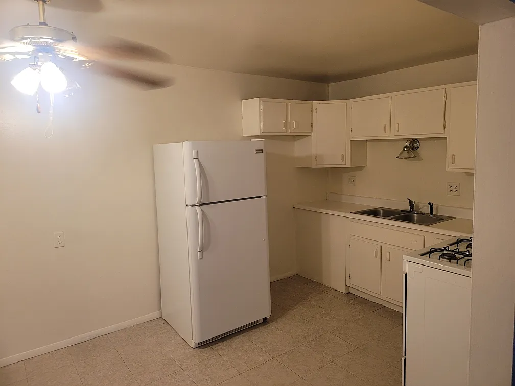 2050 Lilac Ln — Photo 2
