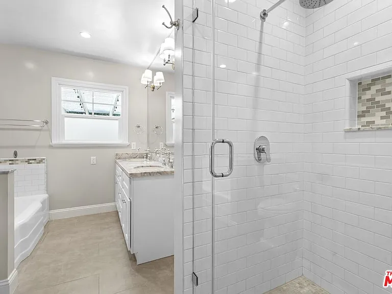5525 Matilija Ave — Photo 2