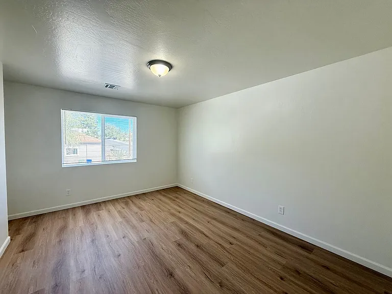 566 Lincoln Ave — Photo 6