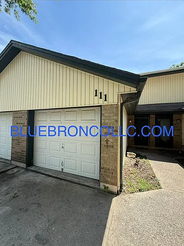 111 SW Oxford Pl Photo 1