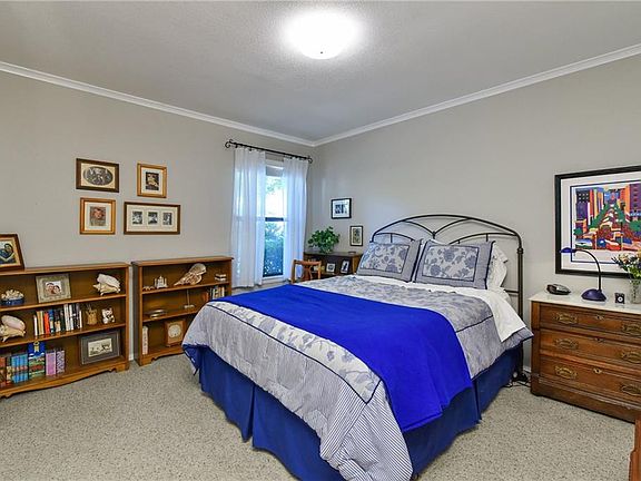 4th image of 309 Chandler Lake Ct