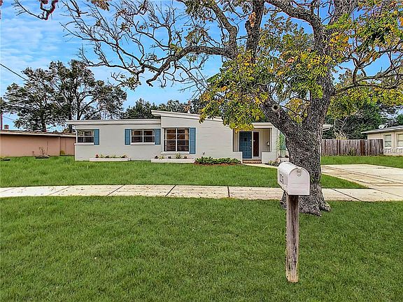 3rd image of 226 Balsam Dr
