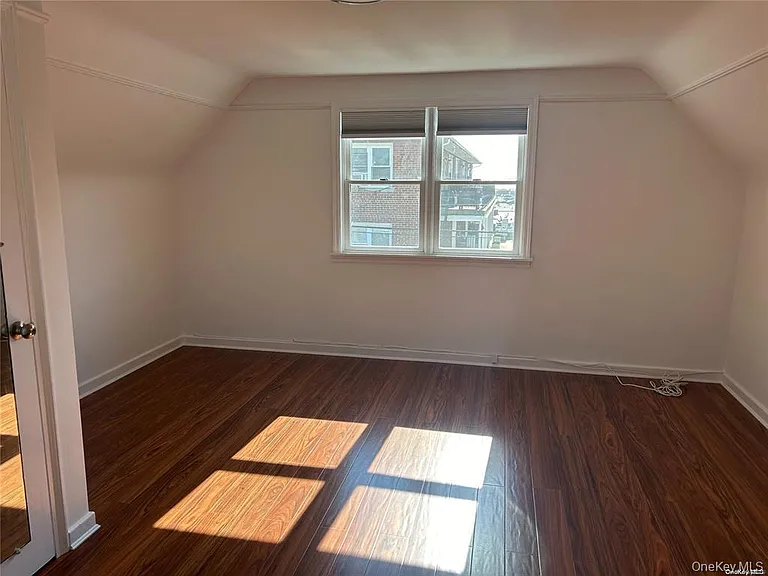 318 E Penn St — Photo 6