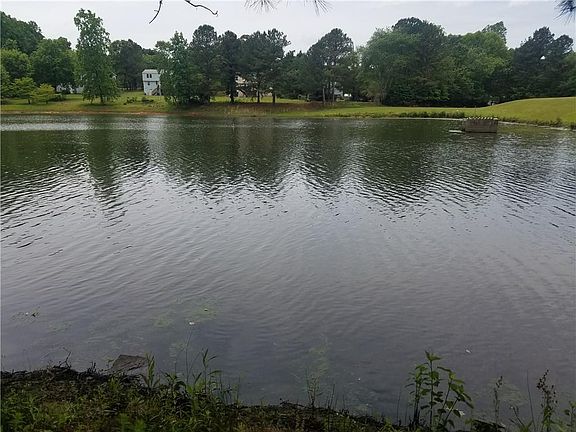 3rd image of 2639 Shaw Rd NE