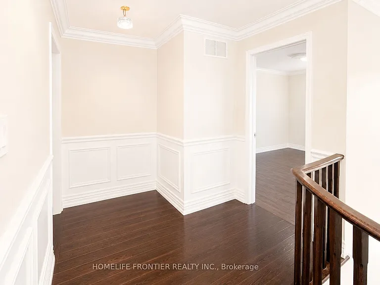 885 Farmstead Dr #UPPER — Photo 22