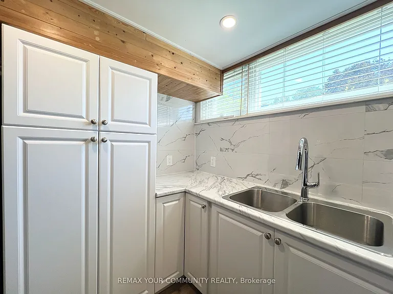 2 Pinemore Cres — Photo 3
