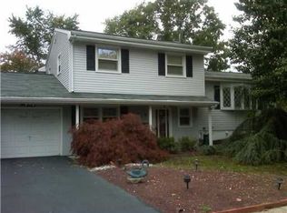 9 W Alton Pl, Old Bridge, NJ 08857