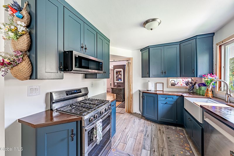 3rd image of 36 Buell Avenue