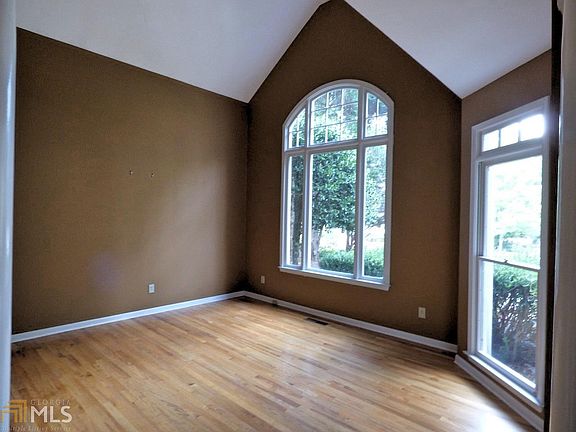 3rd image of 207 Saint Andrews Ct