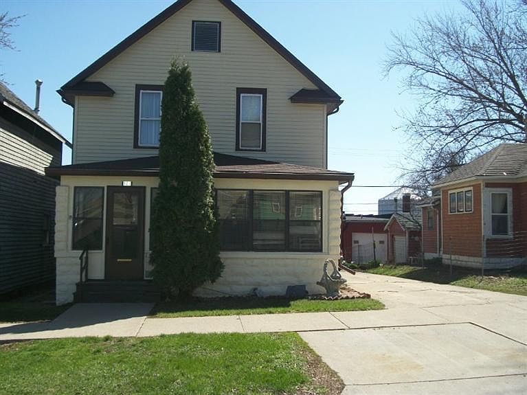 2nd image of 521 W Maple St