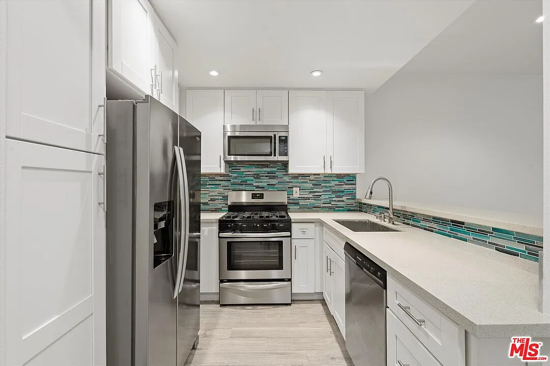1 bed, 1.0 bath, 686 sqft, $3,100 — Photo 2