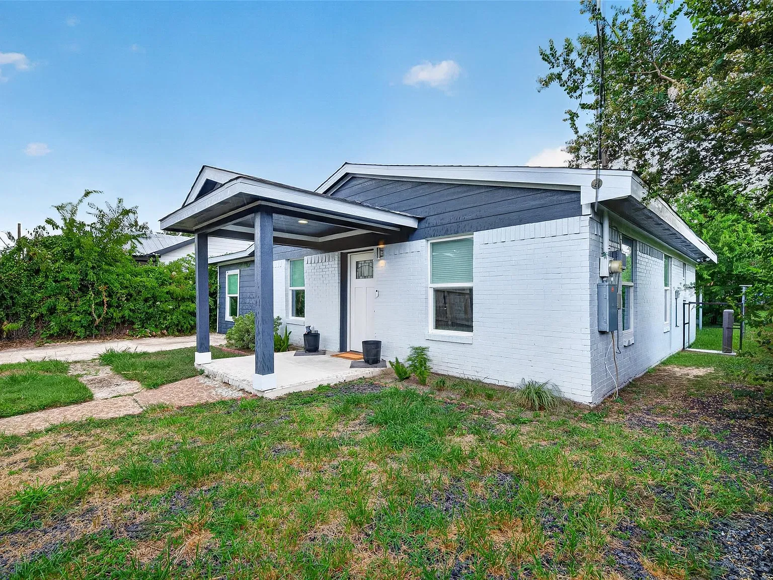3 bed, 2.0 bath, 1282 sqft, $2,400 — Photo 2