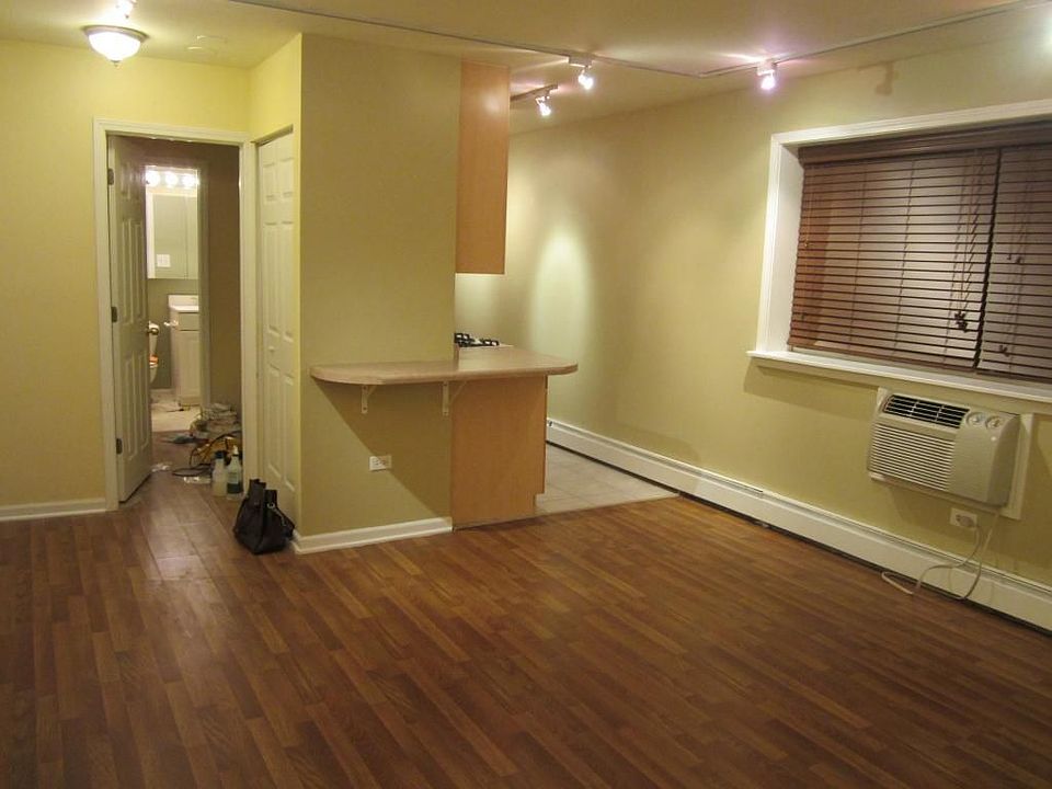 1st image of 5525 N Winthrop Ave APT 210