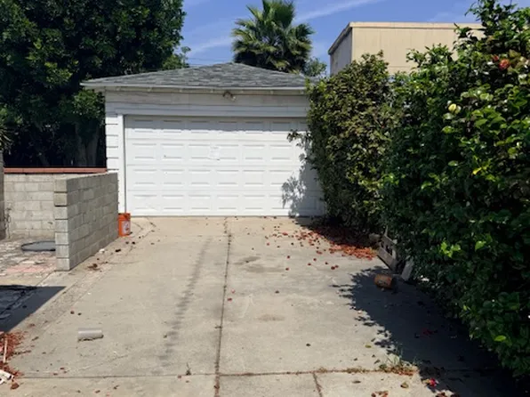 4401 E 52nd St, Maywood, CA 90270